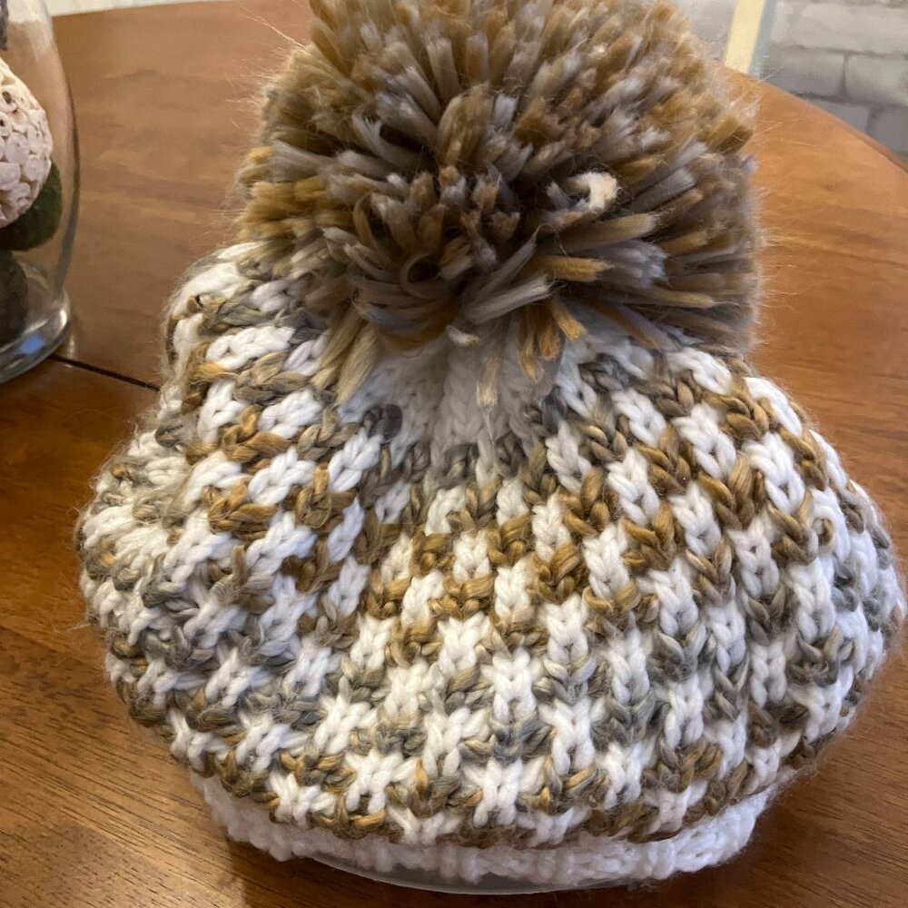 Chunky Knit Pom‑Pom Beanie – Neutral Multicolor